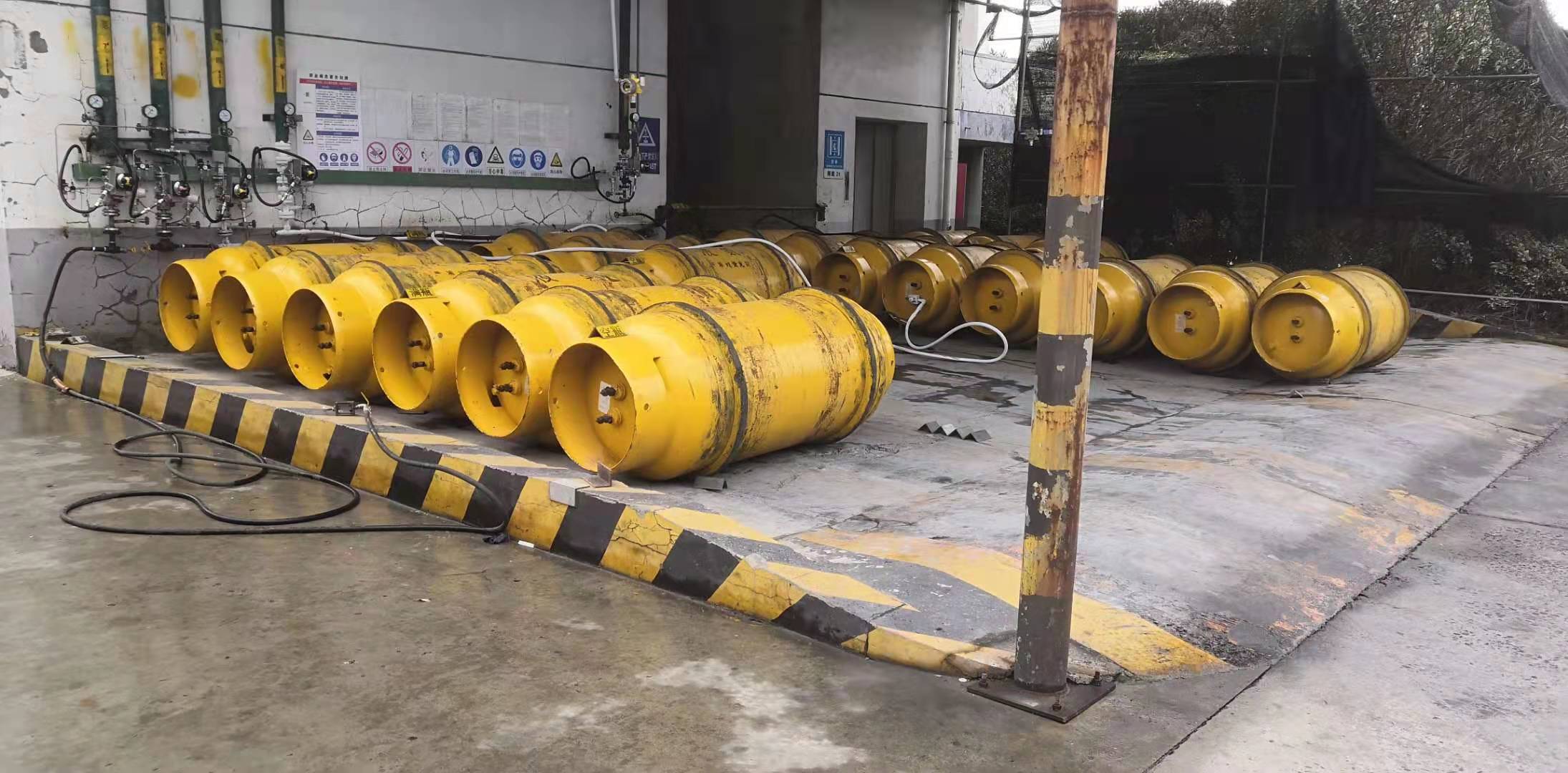 為什么液體裝卸建議使用鶴管(圖1) 軟管